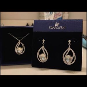 Extravagant earnings and pendant from Swarovski’s. Meant for a special outting